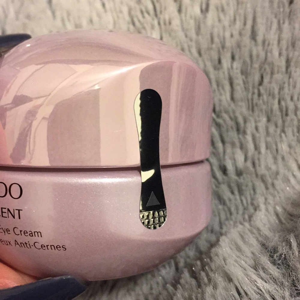 SHISEIDO EYE CREAM - Picture 2 of 3